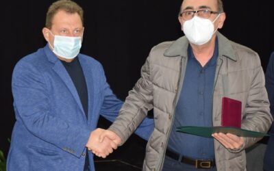 ДОКТОР ВЕЛИЗАР МАРКОВ БЕ УДОСТОЕН С „ПОЧЕТЕН ЗНАК ЗА ГРАЖДАНСКИ ПРИНОС“ В СФЕРАТА НА ЗДРАВЕОПАЗВАНЕТО В ОБЩИНА ЕТРОПОЛЕ