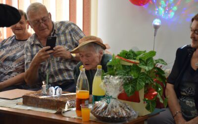БАБА ГЕНА НА 100 ГОДИНИ ПРАЗНУВА ДЪЛГОЛЕТИЕТО, МЪДРОСТТА И ЩАСТИЕТО