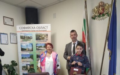 Марин Ботев Ботев ученик от ОУ „Христо Ботев“ с приз за отлично представяне